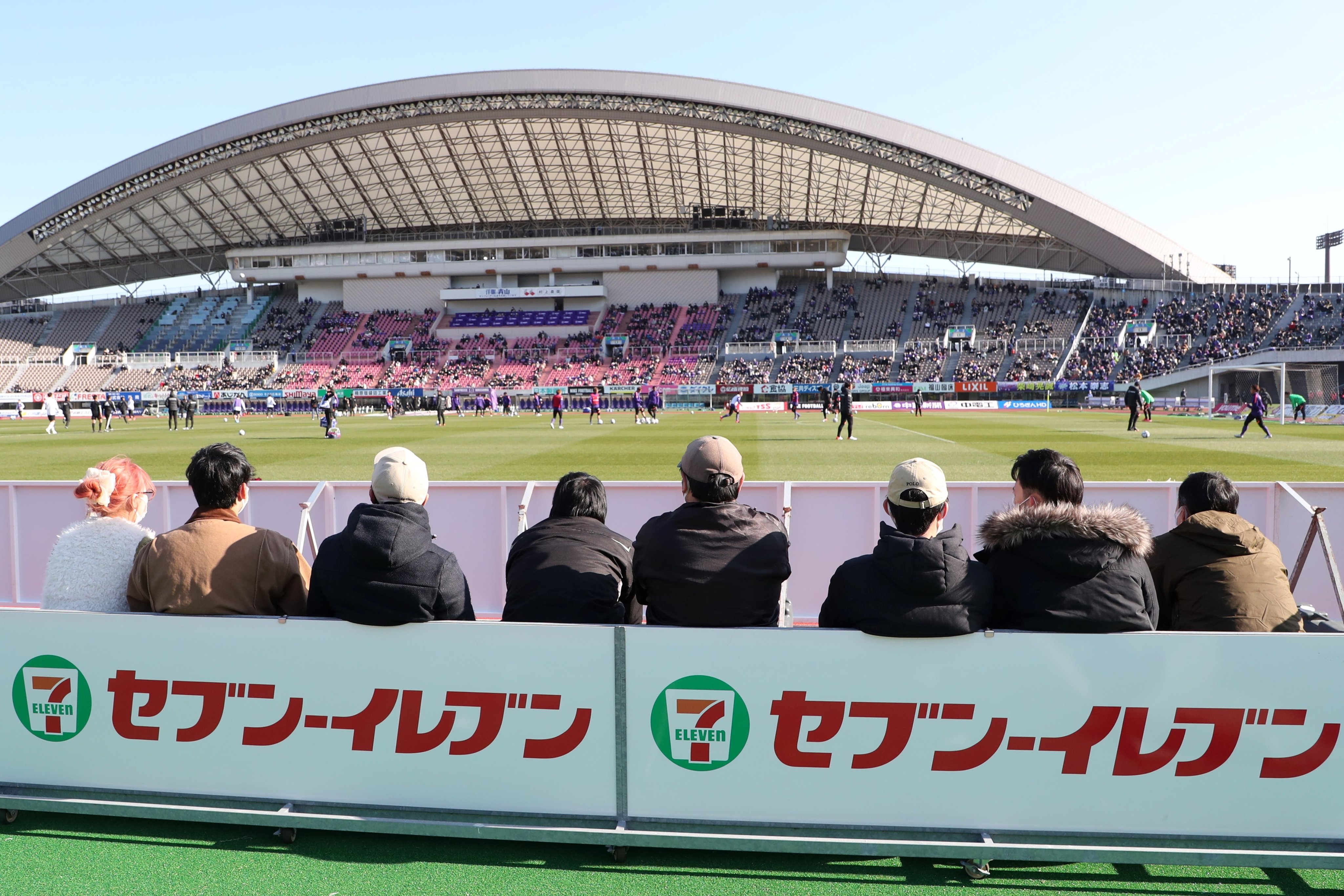 サンフレッチェ広島 公式 5月28日 土 名古屋グランパス ピッチレベルで臨場感をたっぷり味わえる セブン イレブンフィールドシート は 試合終了後の選手場内ラウンドも間近で見られます 販売は本日までとなりますので ぜひお買い求め