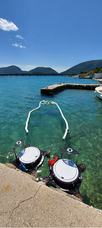 arpaveneto's tweet photo. Sai cosa sono? Robot sperimentali che muovendosi in modo sincronizzato raccolgono nella rete i rifiuti nei porti, baie, fiumi.
Scopri di più allo stand del progetto #MARLESS al Salone nautico di Venezia👉 https://t.co/RzwkZNcPEt
#rifiutimarini @SaloneVenezia @RegioneVeneto https://t.co/DfaLjkiAp4