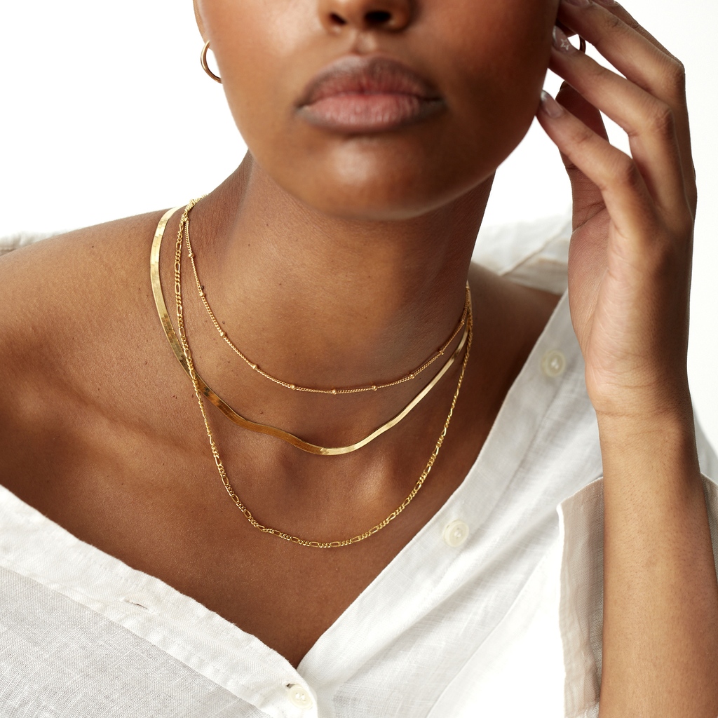 MuruLondon's tweet photo. White shirt and layers of gold... a winning combo ✨ https://t.co/ZB1RPkrfGM