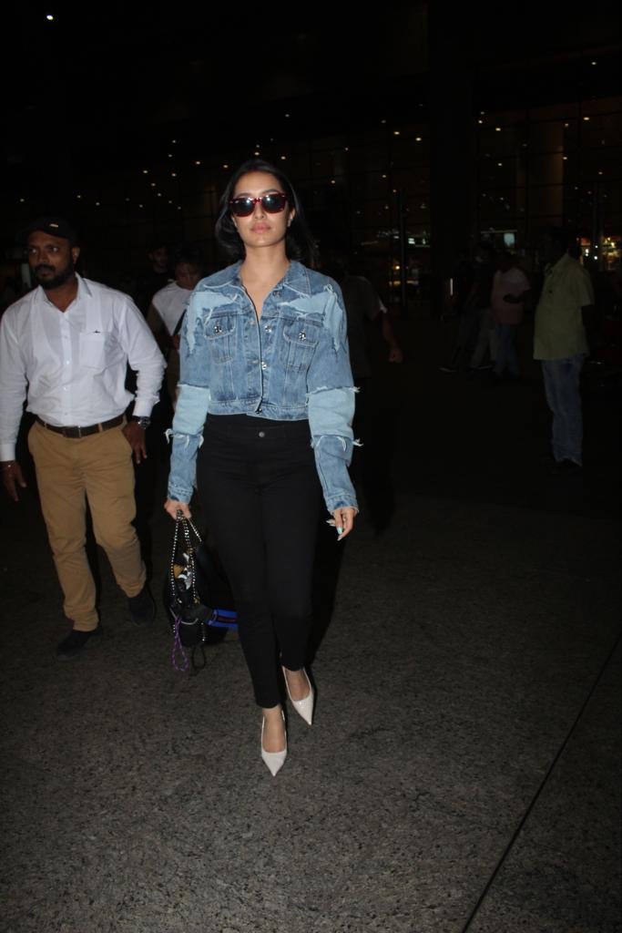 timeofbollywood's tweet photo. #ShraddhaKapoor spotted at the airport
#BollywoodCelebrity #BollywoodStar #BollywoodActress #ActressUpdates #CelebSpotted #CelebOuting #ShraddhaKapooorFans #ShraddhaGems #shraddhakapoorsuperfans #shraddhakapoorworld #shraddhakapoorlovers #timeofbollywood https://t.co/Ph4tqc6ECx