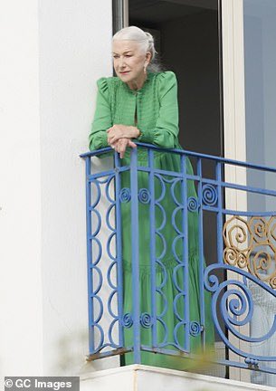 ThreeIcons_'s tweet image. Helen in Cannes 💚