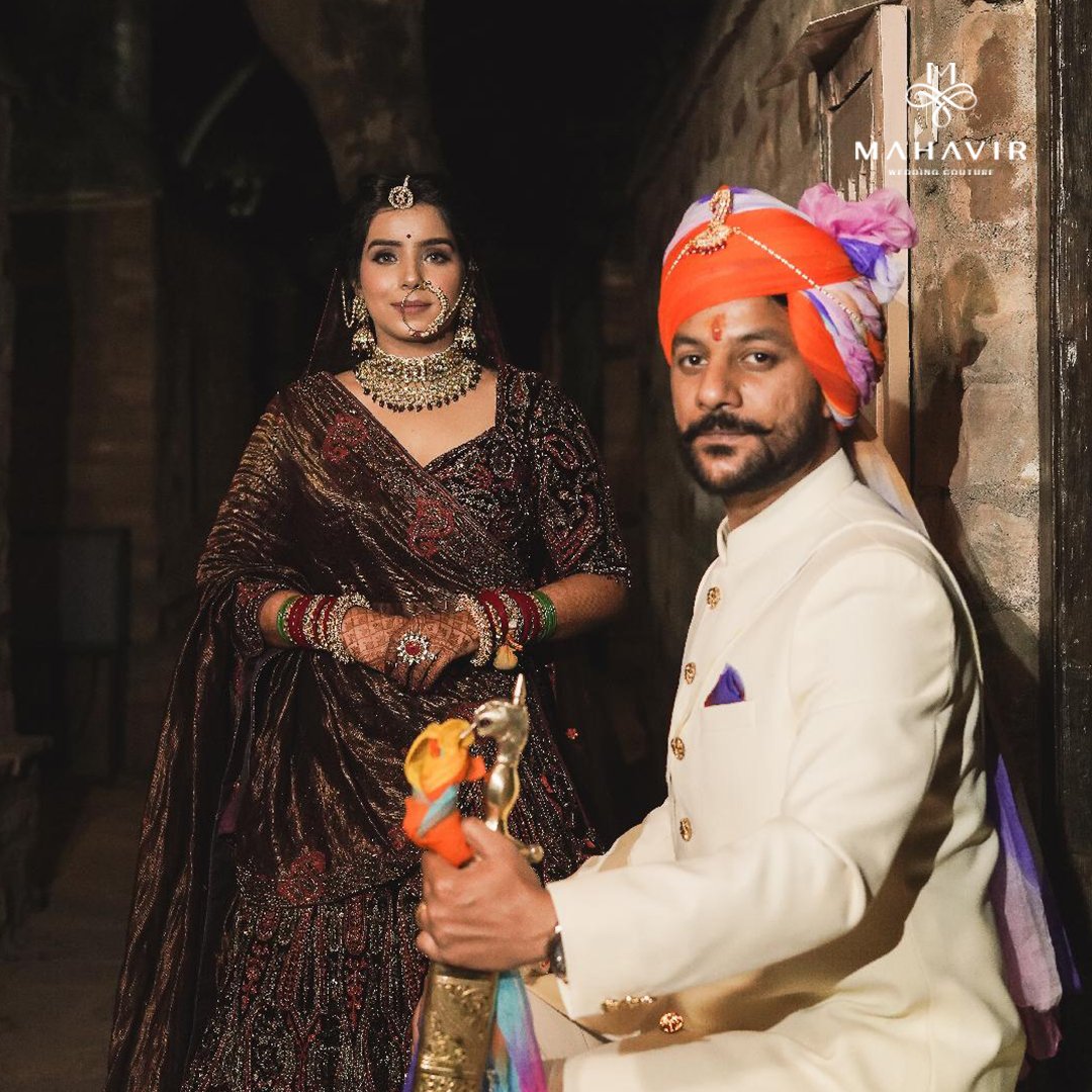Mahavircouture's tweet photo. Choose wedding attires from Mahavir Wedding Couture's newest collection for you and your partner!                                     

Outfit - @Mahavircouture

#lehenga #sherwani #groom #mahavirweddingcouture #lehengabride #bridetobe #bridefashion #sherwanilook https://t.co/eeU3VCtkvp