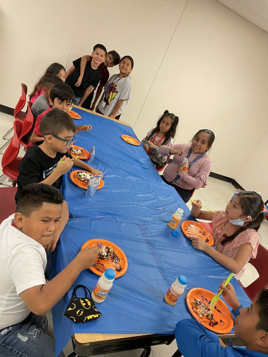 Estela_N_Garza's tweet photo. We had a waffle bar for our little scholars! @Mrs_Goolsby2 @cisdsouthside ❤️❤️❤️ https://t.co/Y1df5QXKWO