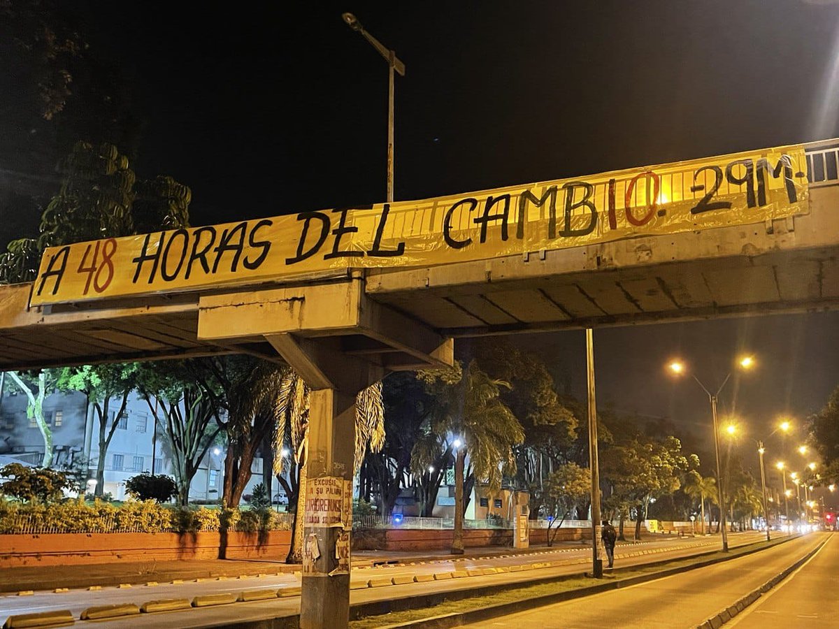 PactoValle's tweet photo. 📢#48HorasPorElCambio así inicia nuestra jornada de impacto en la ciudad. Con la intervención de los puentes de Cali le decimos a toda la comunidad caleña que estamos a pocas horas de cambiar la historia de este país. ✊🏽🗳 https://t.co/RpSdmPsCZg
