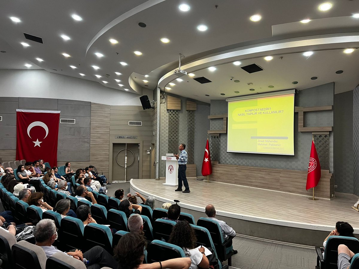 Bornova Belediyesi ile birlikte düzenlediğimiz Kompost Yapım Eğitimini ZMO GENÇ üyelerimizin katılımıyla birlikte 25 Mayıs 2022 tarihinde gerçekleştirdik
