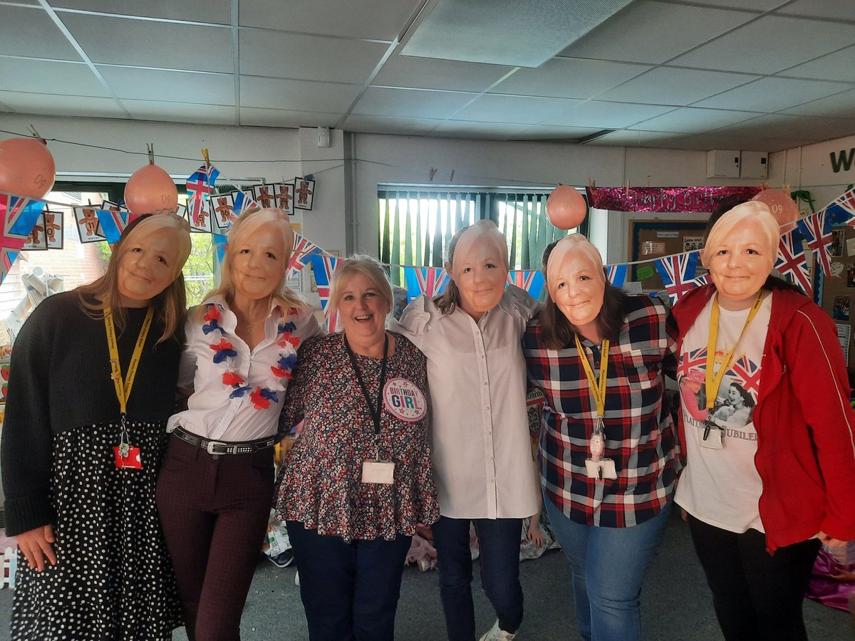 A very happy 60th birthday to Mrs Renshaw from all your friends at Phoenix 🥳🎉🎁