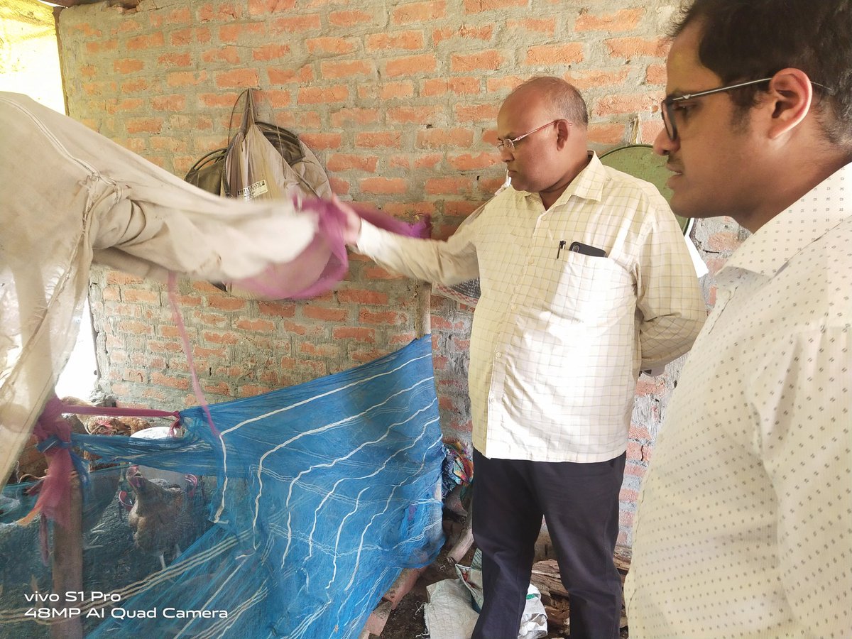 Cdosid1's tweet photo. वि.ख.उसका के ग्राम गंगाधरपुर में समूह द्वारा किए जा रहे कार्यो, रोजगार गतिविधियों का निरीक्षण किया गया l मुस्कान स्वयं सहायता समूह के द्वारा मुर्गी पालन,श्रीराम स्वयं सहायता समूह द्वारा मशरूम उत्पादन व ग्राम सेमरहना में दुर्गा समूह द्वारा मुर्गी पालन किया जा रहा हैl @dmsid1 https://t.co/9wDNCaaSrY