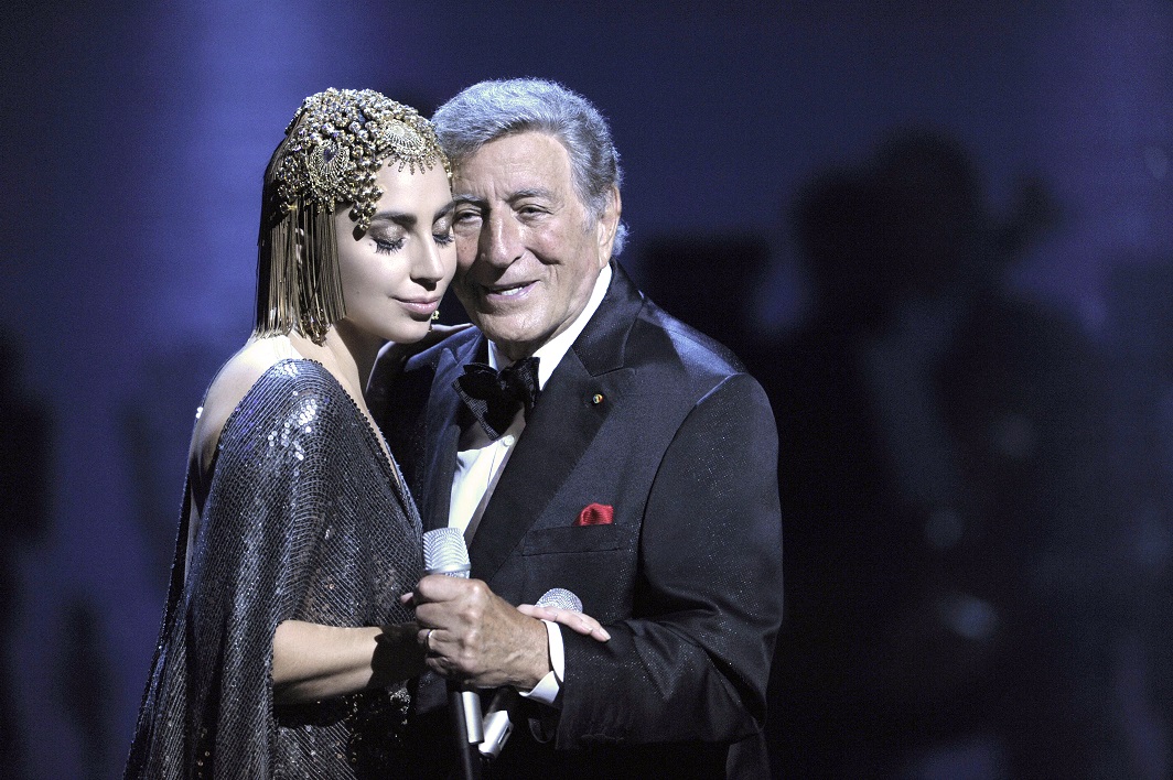 NPO2extra's tweet photo. Volgende maand is @ladygaga in Nederland voor een concert. Kijk vanavond bij de @omroepntr naar het concert dat zij met @itstonybennett gaf in New York in 2015. #cheektocheeklive @NPORadio2 @Top2000agogoNTR https://t.co/QIRvoDKSS4