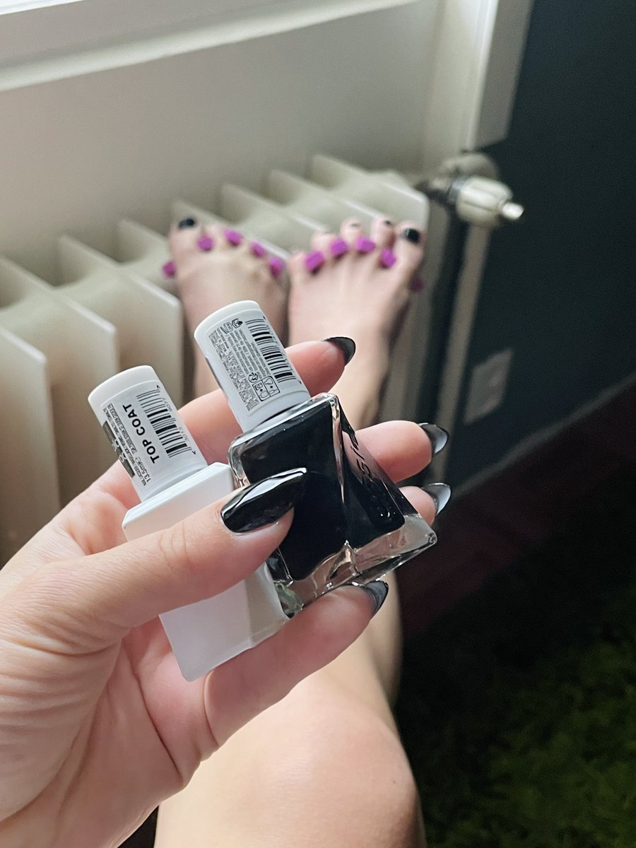 I need to find someone with a foot fetish to paint my toenails for free because my god it’s an annoying task!