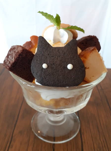 sagaouji's tweet photo. 6/10（金）～6/21（火）　高円寺にある「ぽたかふぇ。」にて個展を開催します(*´▽｀*)

限定コラボメニューも食べられます✨

「ゆめのぽたぱふぇ。」770円
「サスネコカリー」1100円
「フード＆デザートセット」1770円

※展示をご覧になる際はカフェでのワンオーダーをお願い致します。 https://t.co/lA8lHEiEBi