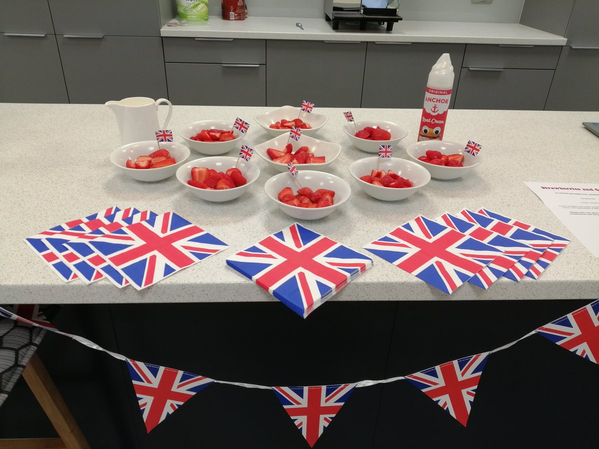 TonyLRoberts's tweet photo. Yesterday @irwinmitchell Southampton held some wonderful Jubilee events to raise money for charity. From a traditional tombola, to some delicious strawberries and cream, and even a crown making competition!  Thank you to everyone who made the day so successful! https://t.co/DIRitYm2aU
