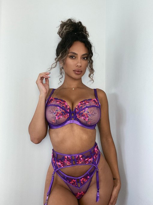 On or off? 😏 https://t.co/3uwCmziDsu<a href="/tag/titsoutfororigi"class="tags"><span>#titsoutfororigi</span></a>