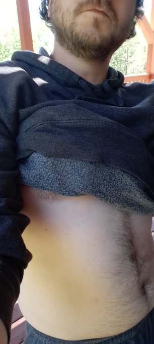 Sneak peek of my tiddies https://t.co/p670I0ZaE4