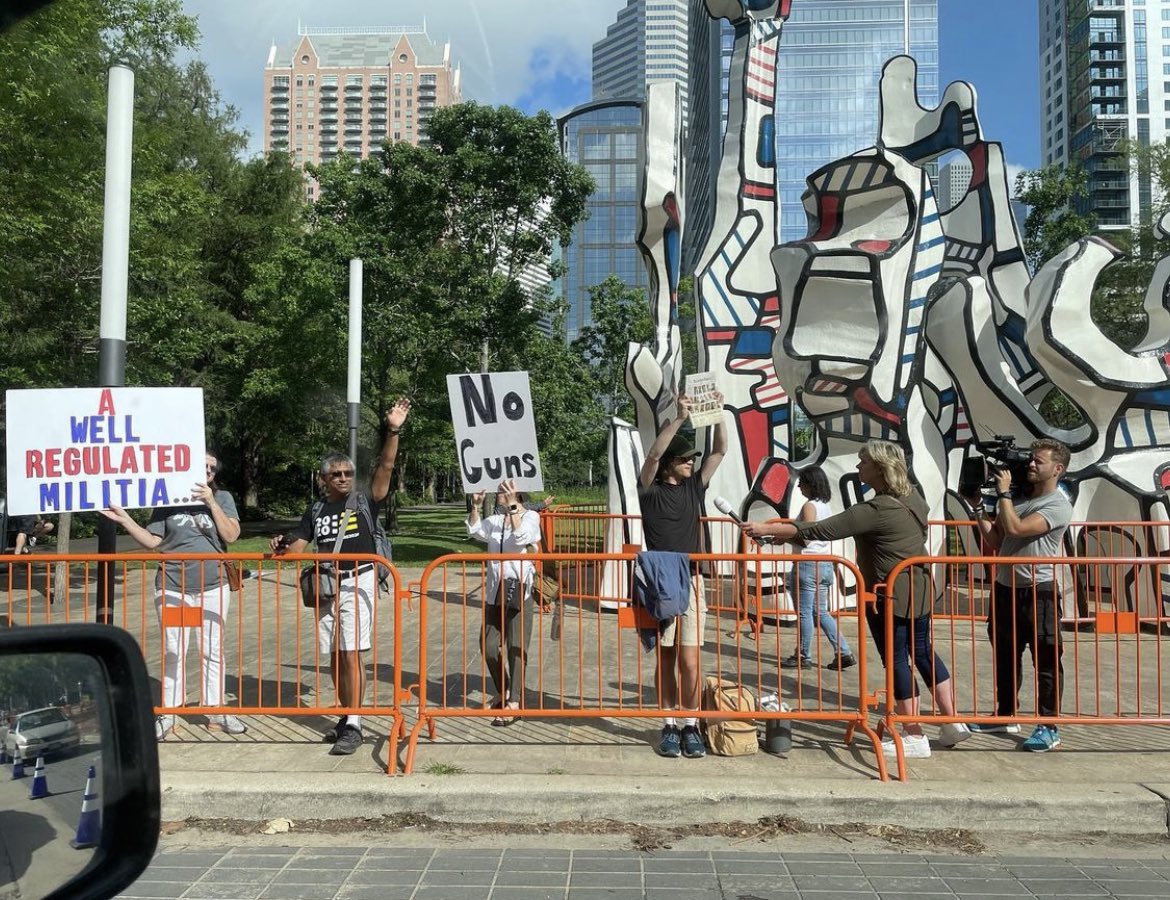 houstonstyle's tweet photo. HAPPENING NOW: Protest in downtown Houston at the Georgia R. Brown convention Center as the @NRA Annual Meeting is taking place. #TeamStyleMag ๐ฐ #HoustonStyleMagazine
#BreakingNews #News #HSMNews #Breaking #CNNnews #TrendingNews #RobbElementary #UVALDE #uvaldetx #uvaldecounty https://t.co/wnYQXSIEVl