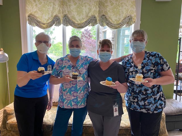 Happy 125th VON! Who doesn't love a cupcake?? We sure do!! Staff working hard at Sakura House but had some time to enjoy a yummy cupcake decorated in VON's colors. #VON125 #VONWeek2022