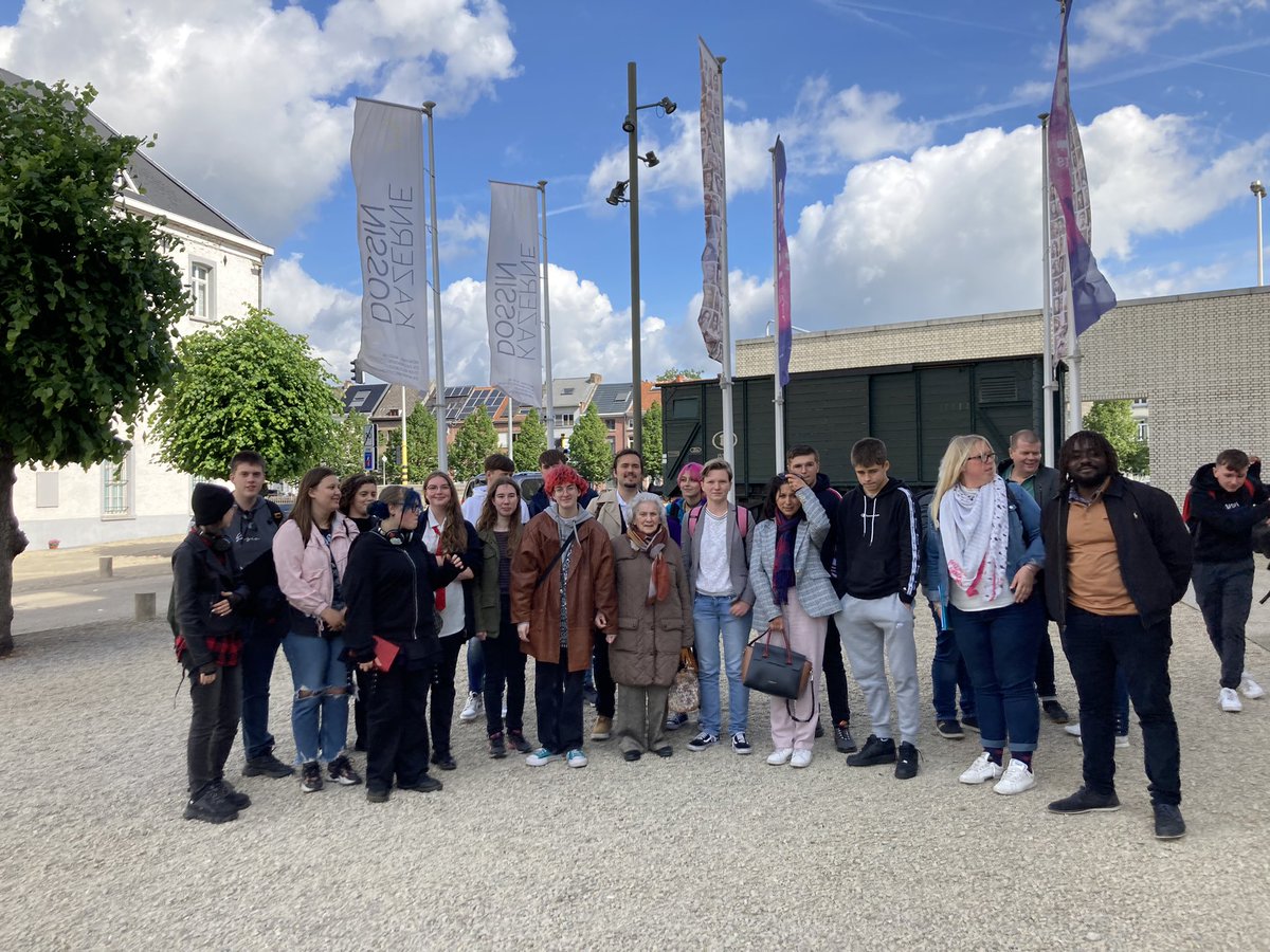 vdemontfort's tweet photo. @PapNdiaye #JourneeNationaleDelaresistance des jeunes français et belges se sont retrouvés au camp de Dossin (B) avec Gisele Flachs Rescapée de la Shoah pour se remémorer l’horreur de 39-45 et le courage des résistants et des survivants.
#ValeursdeLaRepublique #DIRPJJ https://t.co/UtERNbMWHm
