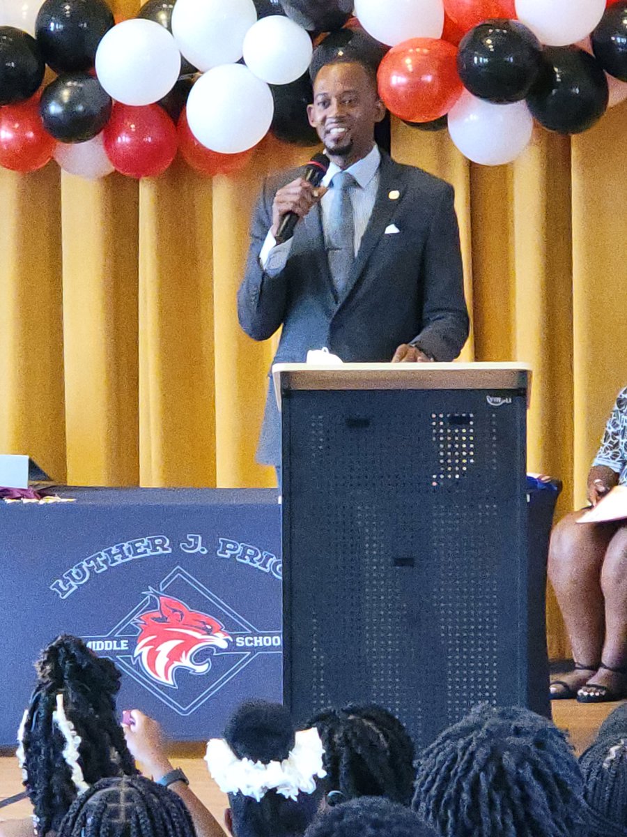 APSPrice's tweet image. CONGRATULATIONS‼️‼️
We're excited for our beautiful 8th graders as they transition to high school. May your summer and your futures be brighter than ever! Many thanks to Atlanta City Councilman Antonio Lewis for the words of wisdom and the opportunities granted to the students.