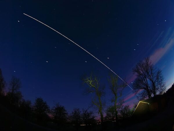 VirtualAstro's tweet photo. TONIGHT!

The last incredibly bright Space Station pass over the UK until July.

SEE A SPACESHIP FLY OVERHEAD

Follow @Virtualastro for alerts. Visit https://t.co/BGBOg5uQqj for times and info.

A perfect end to the week and the perfect thing to watch after #ObiWan 

(Please RT) https://t.co/bxzQK3mV9u