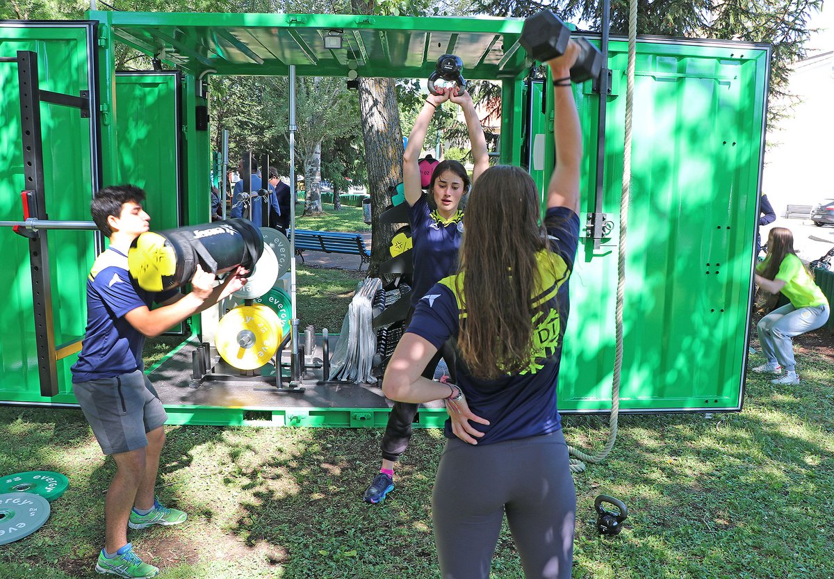 JacaDeporte's tweet photo. #Fitness para todos y al aire libre con el #CuboFit del @AytoJaca
En «Parque Payaso Marcelino» (junto Avenida Juan XXIII)
Se complementa con un programa de actividades que se desarrollará durante todo el verano en exteriores con #Spinning y #GlobalFit
👉 https://t.co/QGN9zuGfQv https://t.co/vcldkjamwx
