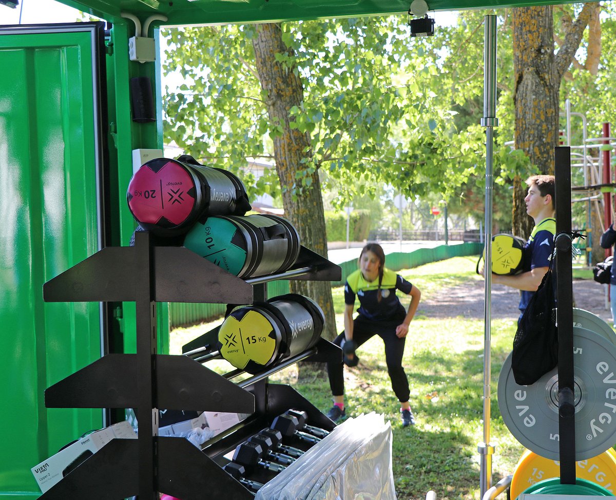 JacaDeporte's tweet photo. #Fitness para todos y al aire libre con el #CuboFit del @AytoJaca
En «Parque Payaso Marcelino» (junto Avenida Juan XXIII)
Se complementa con un programa de actividades que se desarrollará durante todo el verano en exteriores con #Spinning y #GlobalFit
👉 https://t.co/QGN9zuGfQv https://t.co/vcldkjamwx