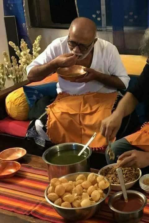 कोई हमे बताएगा कि ये महानुभाव कौन है ? 🤔