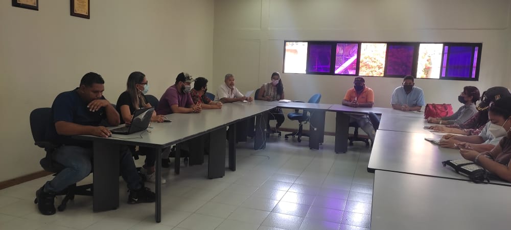 salaprensaCantv's tweet photo. #27May Cantv en Anzoátegui estableció mesa de trabajo, con voceros de la Mesas Técnicas de Telecomunicaciones de las  comunidades Cruz Verde y Las Casitas de Barcelona, con la finalidad de ejecutar acciones que garanticen la restitución de los servicios en ambas localidades https://t.co/rp3dxPS6cD