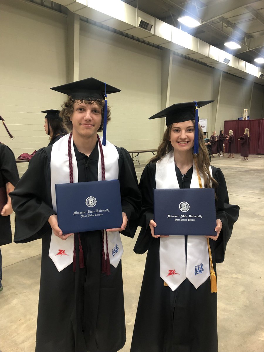 Last week we had two #ZizzerProud dual enrolled students become #GrizzGrads! Proud of all the dual enrolled students for their hard work this year.
