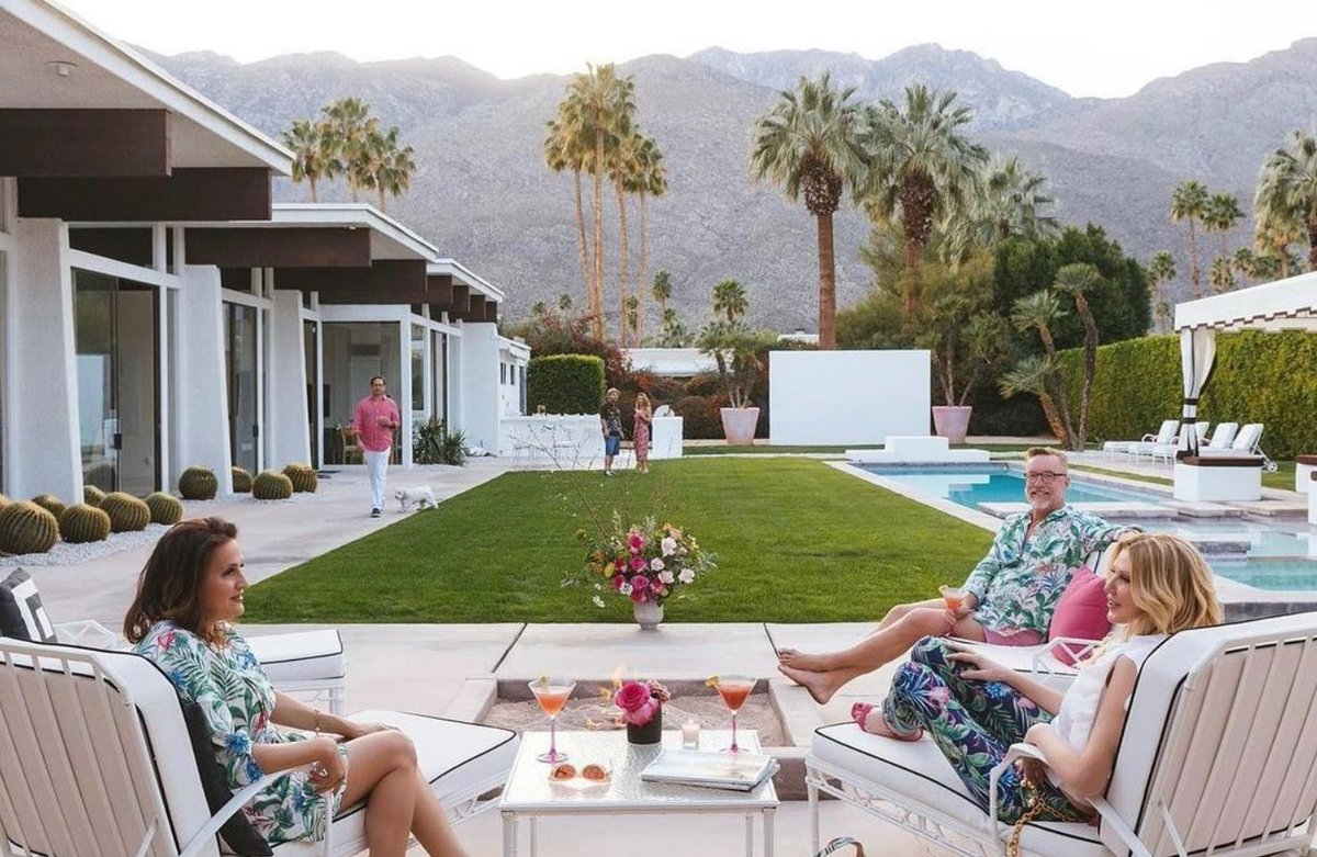 Diving into the holiday weekend in Slim Aarons style.

Flashback to the best Palm Springs weekend ever designed by Kathy Prounis with classic prints by <a href="/JMcLaughlinNY/">J.McLaughlin</a>.
instagram.com/p/CeEaBPvuzuz/
#MemorialDayWeekend <a href="/ModernismWeek/">Modernism Week</a>