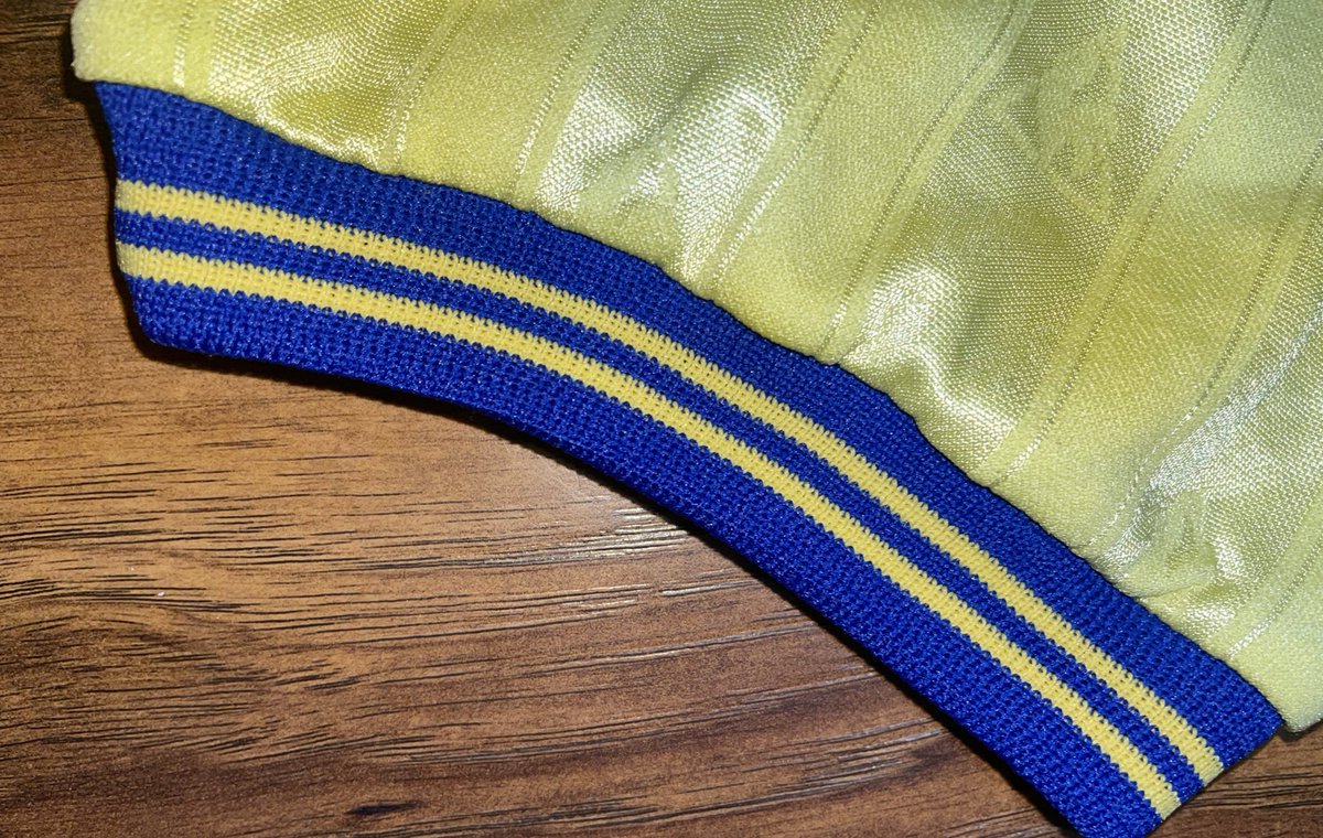 Our 1985-86 away shirt 🟡🔵