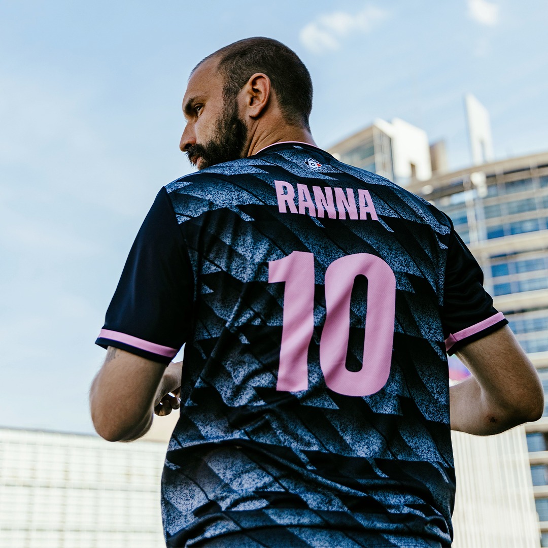 Saintetixx's tweet photo. 🎁 Pour fêter la sortie du maillot Ranna x Nolt x Saintetixx, vous pouvez en gagner un ! 
RT + Follow @ranna_sport et @Saintetixx ! 
Tag deux personnes en dessous 😎
TAS le week-end prochain 👕🎁 https://t.co/RRtEwMthF0