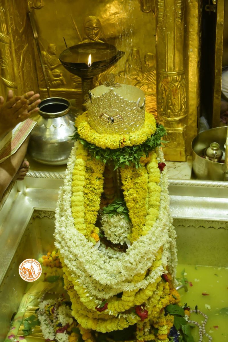 ShriVishwanath's tweet photo. आज दिनाँक 27-05-2022 को श्री काशी विश्वनाथ मंदिर के सप्तऋषि / संध्या आरती के दर्शन।

#ShriKashiVishwanath #Shiv #Mahadev #Baba #SaprishiAarti #SandhyaAarti #Temple #Trust #Nyas  #Jyotirlinga #darshan #blessings #Varanasi #Kashi #VishwanathDham #Corridor https://t.co/T1QO5aUoxQ