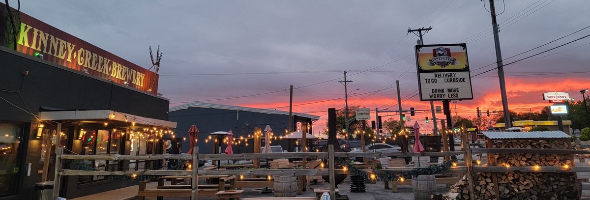 KinneyCreekBrew's tweet photo. Another beautiful sunset here at Kinney Creek Brewery last night. Something about a sunset beer just tastes better! Join us again tonight for patio drinks and great music while you watch the sunset!
#sunset #sunsetbeer #beer #craftbeer #seltzer #hardseltzer #rochmn https://t.co/pwdnDLGCxo