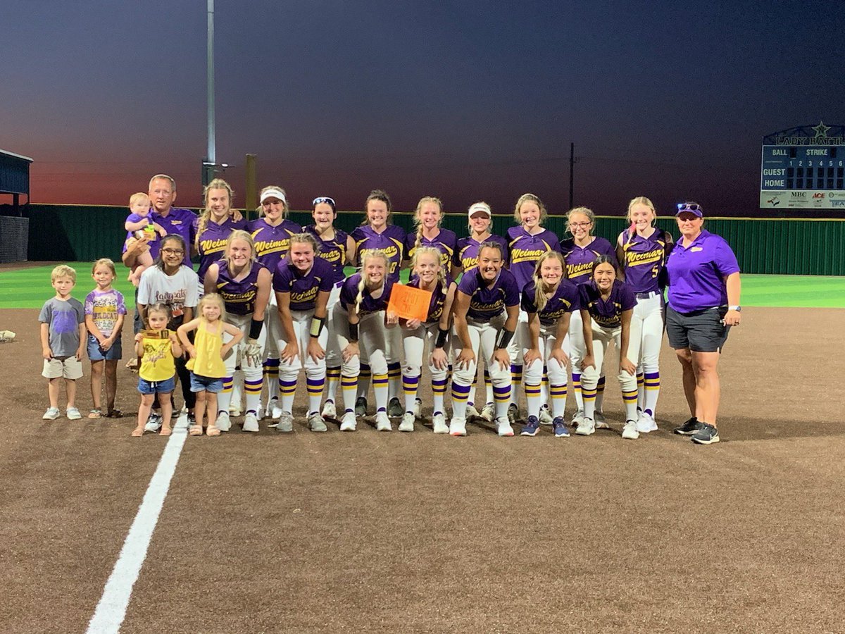 skylarheger13's tweet photo. Weimar is STATE BOUND!!! 💜 #2yearsinarow https://t.co/U4T5Vgm5eU
