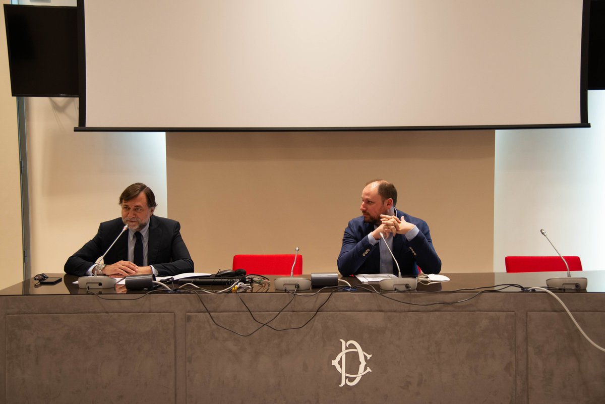 Montecitorio's tweet photo. Questa settimana ottava Giornata di #formazione a Montecitorio.

Gli studenti del Liceo Scientifico "Galileo Galilei" di Catania hanno svolto attività di ricerca nella sede della Biblioteca e si sono confrontati con i deputati @francesco_scoma e Santi Cappellani 
#CameraGiovani https://t.co/TOROFHfnyR