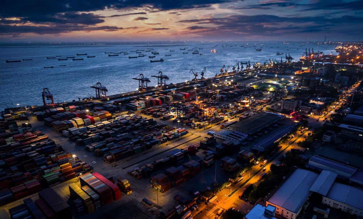 uniservegroup's tweet photo. Shanghai have entered the second phase of their three stage plan, seeing work and production resume in China’s largest commercial &amp; industrial city.

Full article here:  https://t.co/2fp4vIB9TI

#uniserve #supplychainlogistics #shanghai #covid19 #shanghailockdown #china https://t.co/ouclB4iQ0B