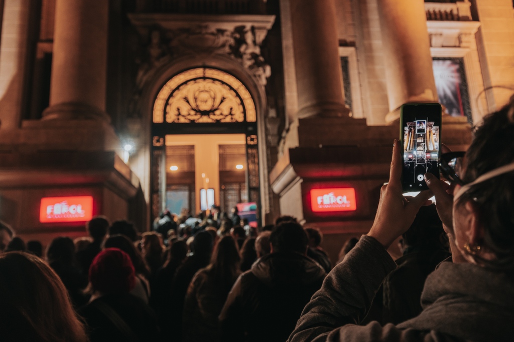 noitedosmuseus's tweet photo. 🎉Noite dos Museus é rua, é cultura, é gente, é reencontro. E quem fez a noite de 21 de maio aquecer tantos corações e se tornar inesquecível foram vocês. Nosso muito obrigada a cada uma das 180 mil pessoas que deram sentido à sexta edição do Noite dos Museus. https://t.co/86AWyC0orJ