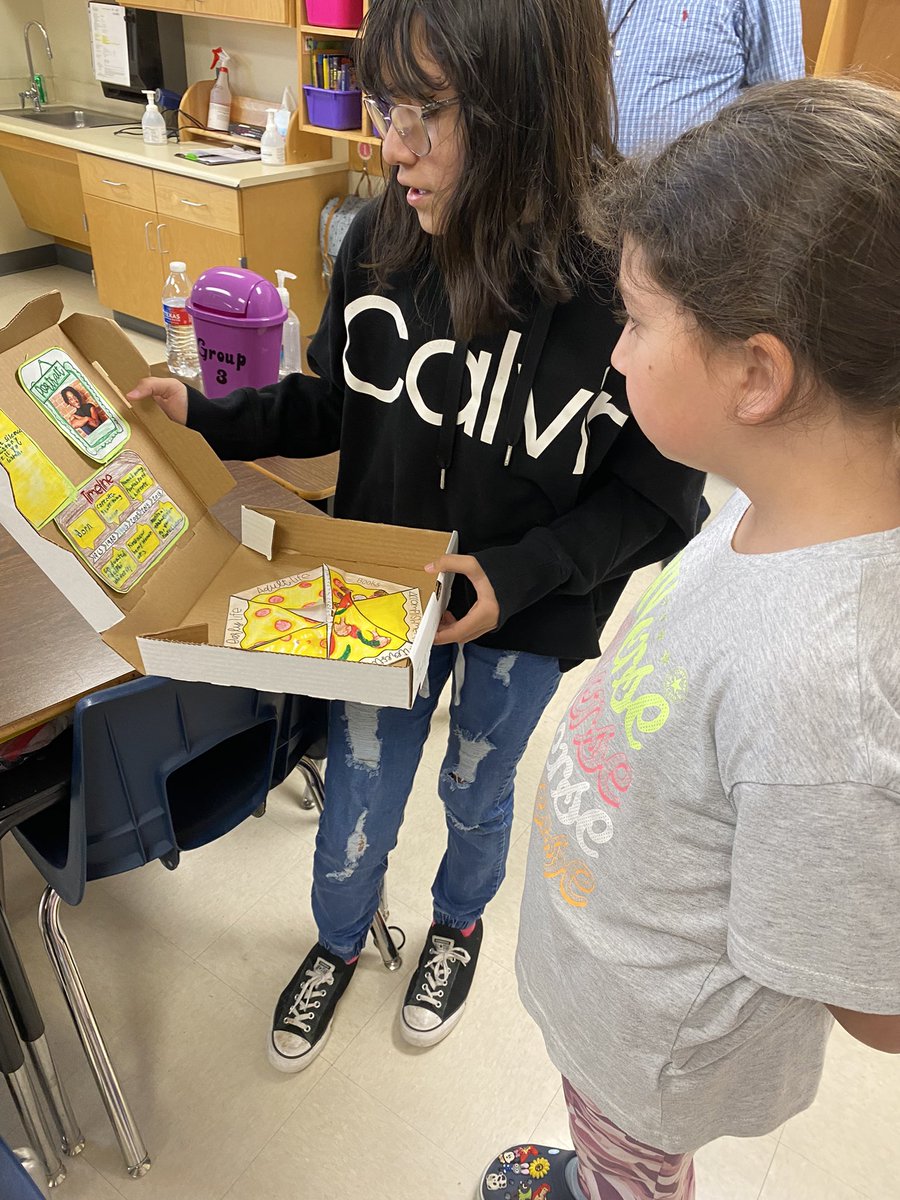JessMMarrufo's tweet photo. Students had fun creating their pizza box author study and presenting to 3rd grade! #RootedAtOtt @PrincipalBueno @NISDOtt @JessicaQRod @mel_longoria19 @mister_salazar5 https://t.co/FNDDXC5fCU