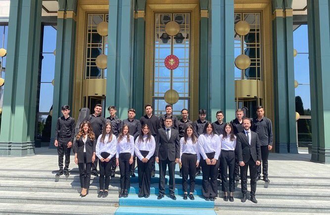 iu_itrigsl's tweet photo. Sayın Cumhurbaşkanımız @RTErdogan ,Milli Eğitim Bakanımız sn Mahmut Özer,Devletimizin bakan ve bürokratlarının katılmyla Cumhurbaşkanlığı Külliyesinde gerçekleştrln programda öğretmenmz  şefliğinde öğrencilerimiz müzik dinletisi gerçekleştirdi.@tcmeb @istanbulilmem @istanbuledutr https://t.co/5ktY22uSVt