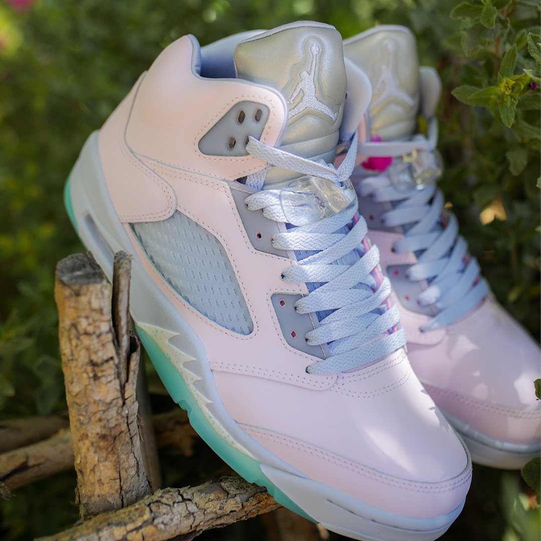 Jordans pink and blue hot sale