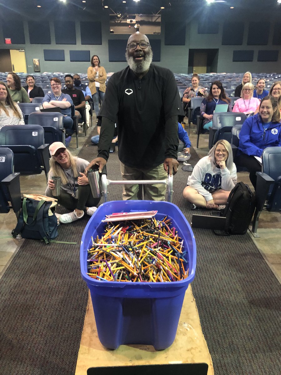 RMSRavens's tweet photo. Find a pencil, pick it up . . . Chestnutt has done this for 14 years at Rockvale. Now heβs bequeathing his treasure to our art teacher Mrs. Jones! #FindingTreasures https://t.co/rV685OzUfc