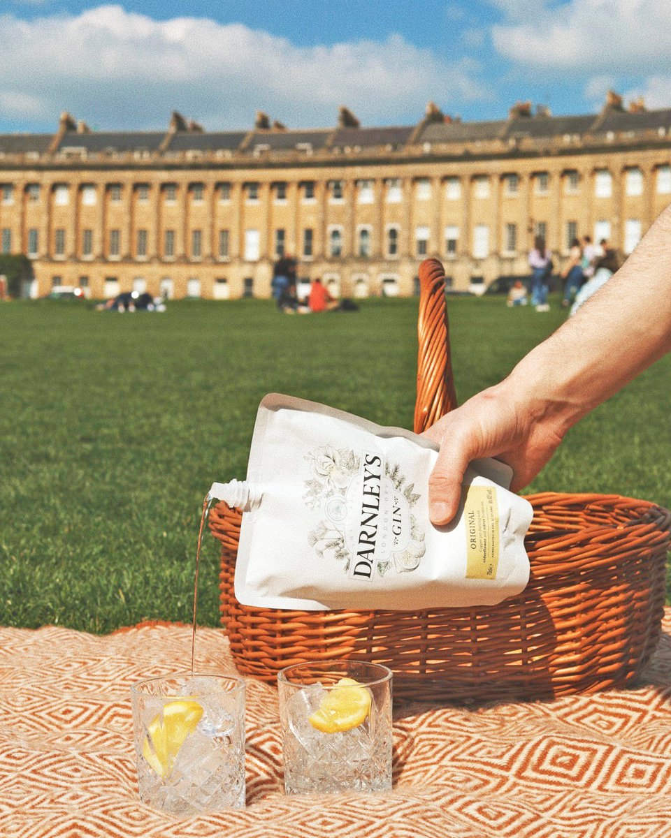 Grab your blanket &amp; some snacks and head to your nearest park this summer, accompanied by our easy to pack and pour gin pouches. 🌿 

Sip on your G&amp;T knowing you've made a great choice for the nature around you!

Join us in being kinder to our planet🌍♻️