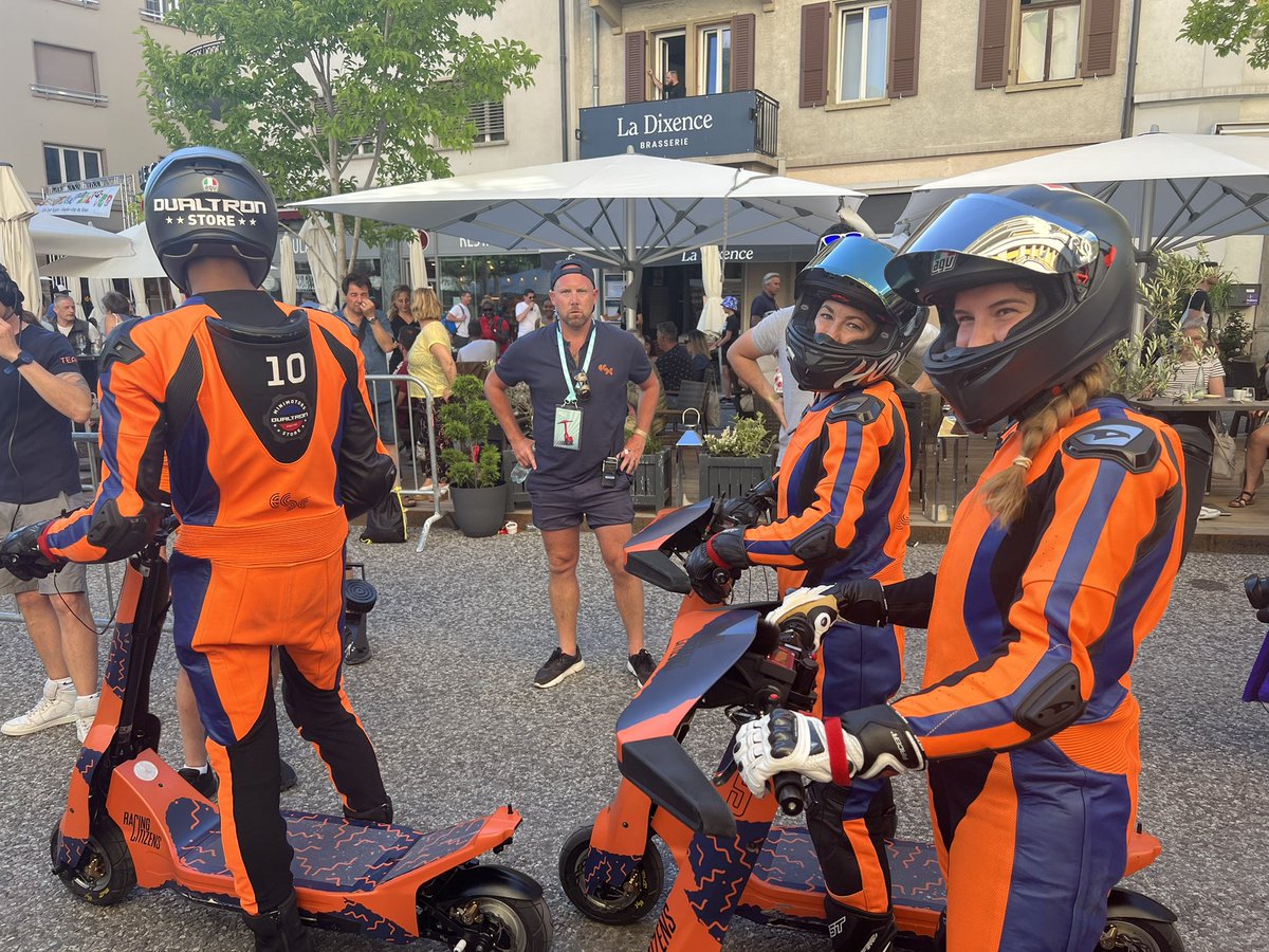 femalemechanic1's tweet photo. Practice went really well today, looking forward to the race tomorrow 💪🏼
#racingcitizens #esclive @eSC_LIVE https://t.co/wugH7L1cuY