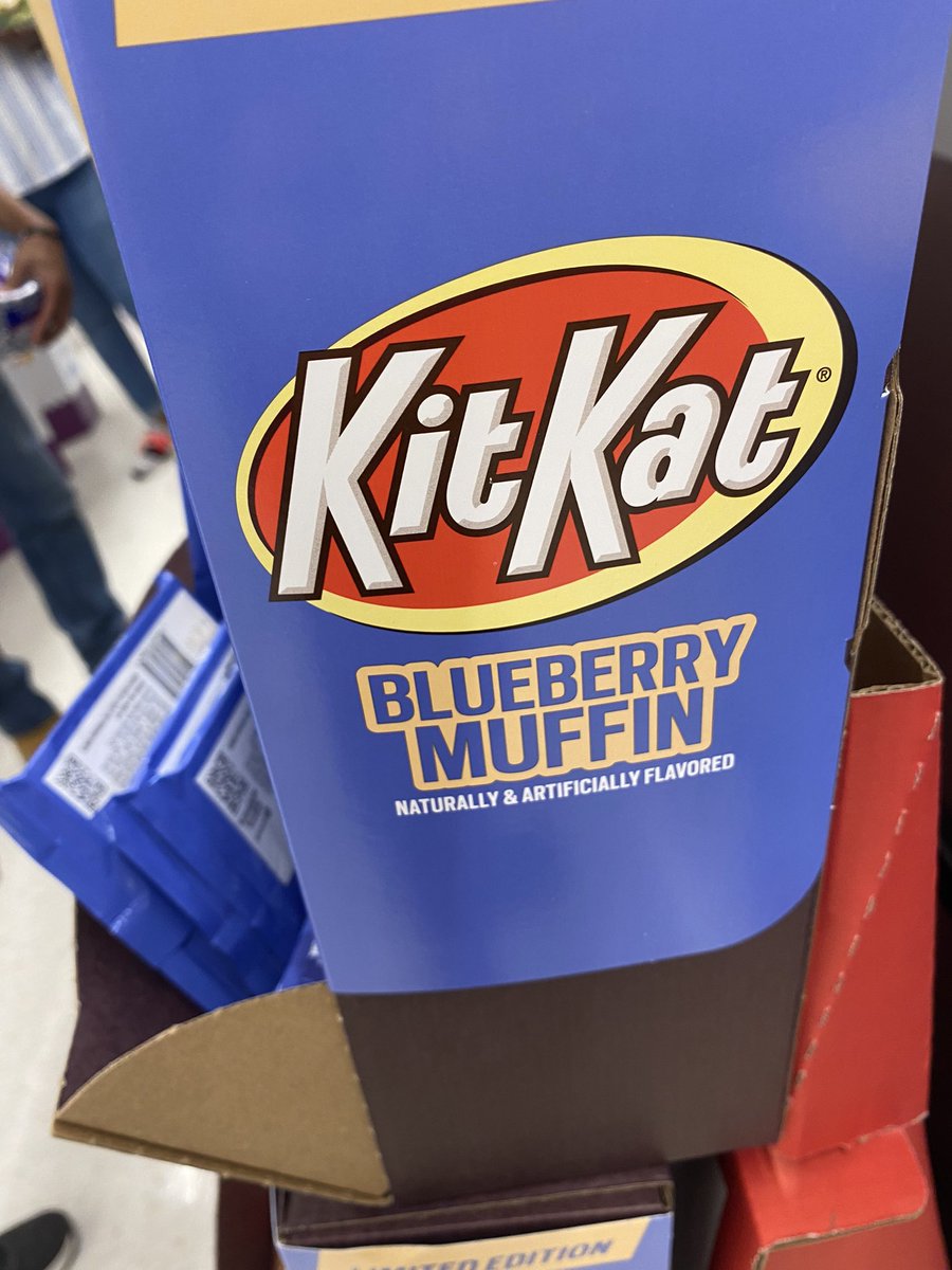 ColelaCole's tweet photo. Kit-Kat down bad https://t.co/j7felQkRfR