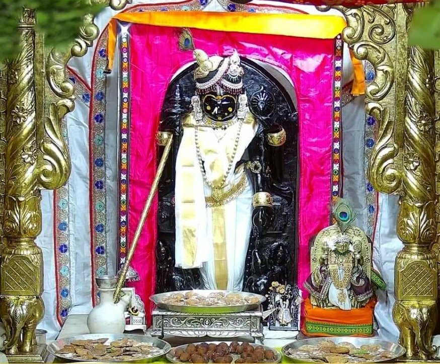 THEMACTHLESSGI1's tweet photo. Sri dwarikadhish ki jai 
#dwarkadhishmandir #gujarat #Dwarka https://t.co/cHeVrUiprG