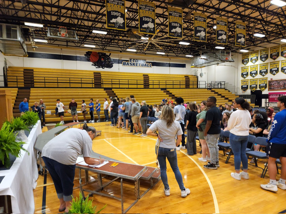 EisWorkforce's tweet photo. Day 5 of Senior Week is Graduation Practice in the frigid gym. #EHSClassof2022 #brrrrr #thawingout https://t.co/DgCK1ry6xJ