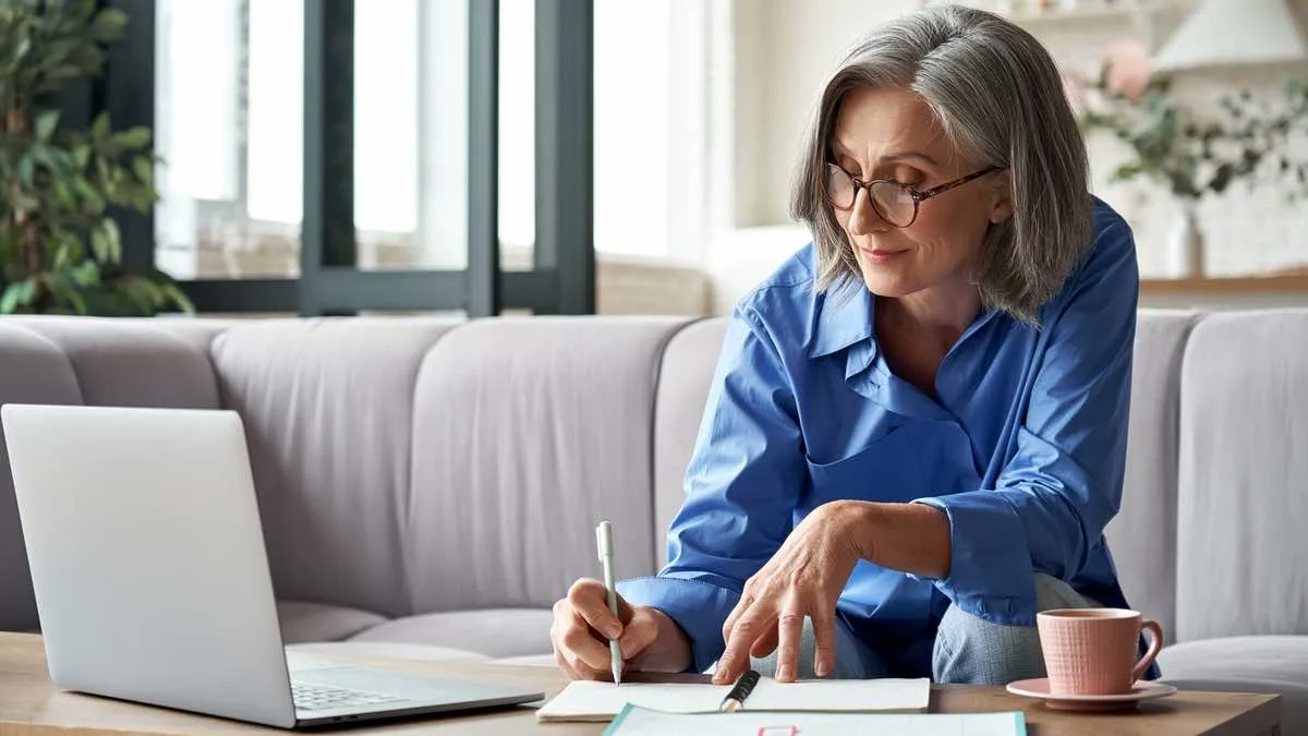 Age remains a barrier to upskilling finds research. According to research, 43% of workers avoid taking a course because they believe they are too old to learn something new. 

personneltoday.com/hr/age-remains…