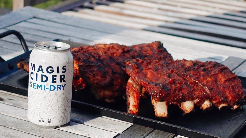 MarketGardnBeer's tweet photo. Join the party and fire up the grill this Memorial Day Weekend! Whether you’re getting together with friends or family, our @magisciderco Semi-Dry is here to pair perfectly with all your upcoming grilling. 😎🍏 #ciderforpeople #magiscider #marketgardenbrewery https://t.co/Ttoz578Km1