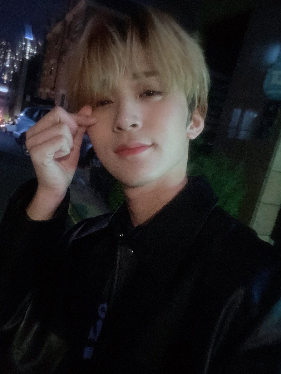 DIA_CRUNCH's tweet photo. 🖤❤️🖤❤️✌️☺️
#디아나 #디크런치 #찬영 https://t.co/ZPvE5llpMX