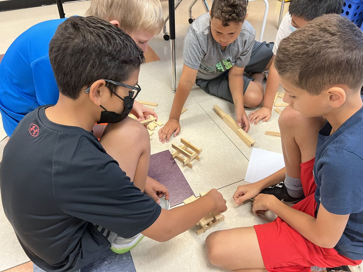 KimberlyCastner's tweet photo. #castnerkids are rocking our bridge building challenge this morning! We spent time reading Wild Bridges & Building by Etta Kaner and then students set to work! Love the creativity and teamwork! @StallingsESNC @UCPSNC @AGHoulihan https://t.co/VWCRyXrR4c