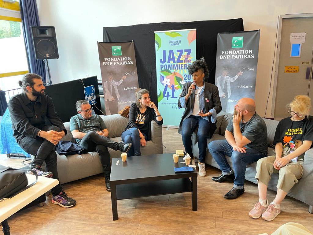 #ParolesdArtistes au #Festival @JazzSLP 
Échanges à bâtons rompus w/ #SandraNKake @tdepourquery @PedronPierrick #RobinsonKhoury 
Écologie du vivant, système de tournée, #residence, #creation, #impactsocial de l’artiste. 
Joie de coanimer ce moment w/ #AliceLeclercq @FondationBNPP